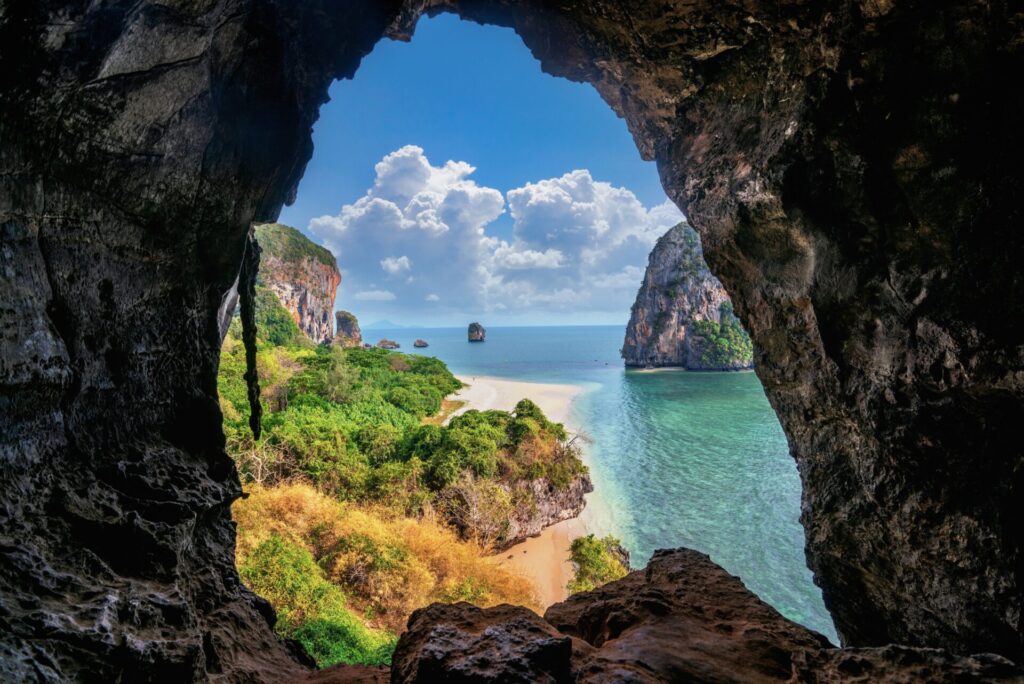 railay beach jeskyně bat cave
