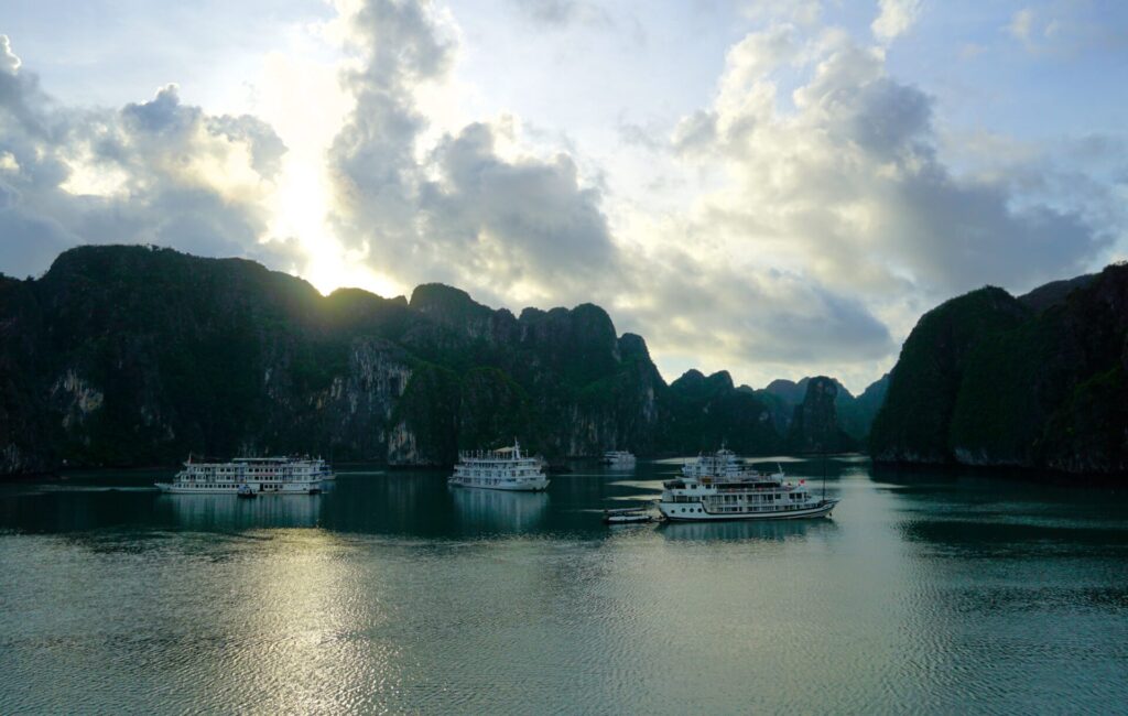 ha long bay vietnam zátoka halong