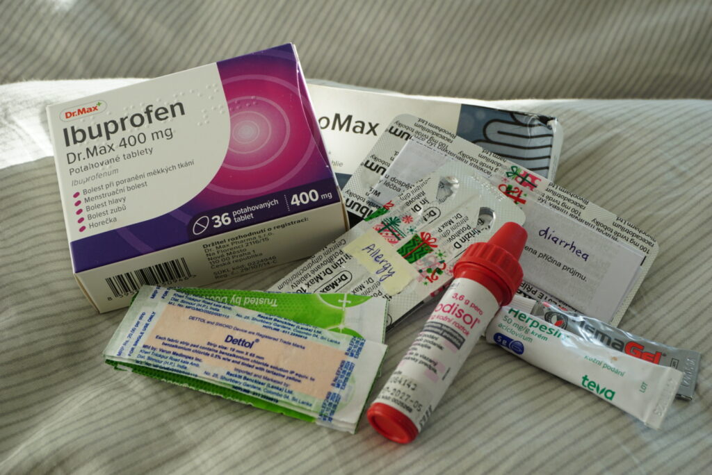 cestovní lékárnička co by měla obsahovat