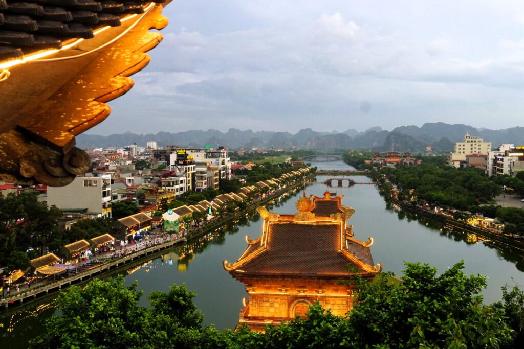 ninh binh walking street
