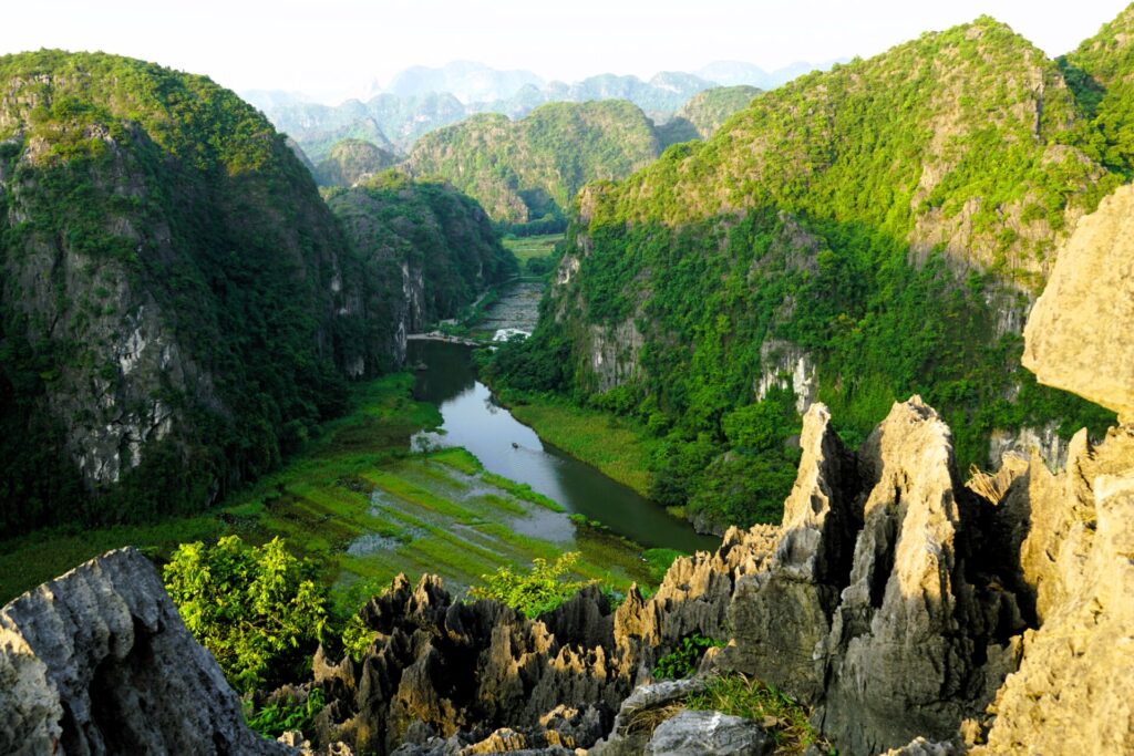ninh binh lying dragon mountain hang mua