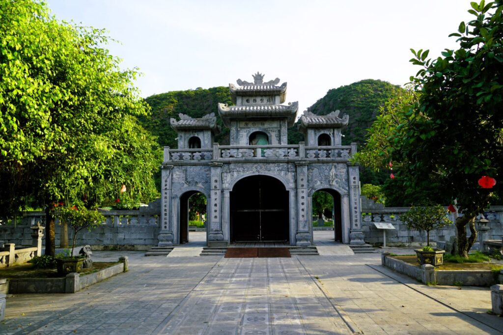 thai vi temple ninh binh tam coc