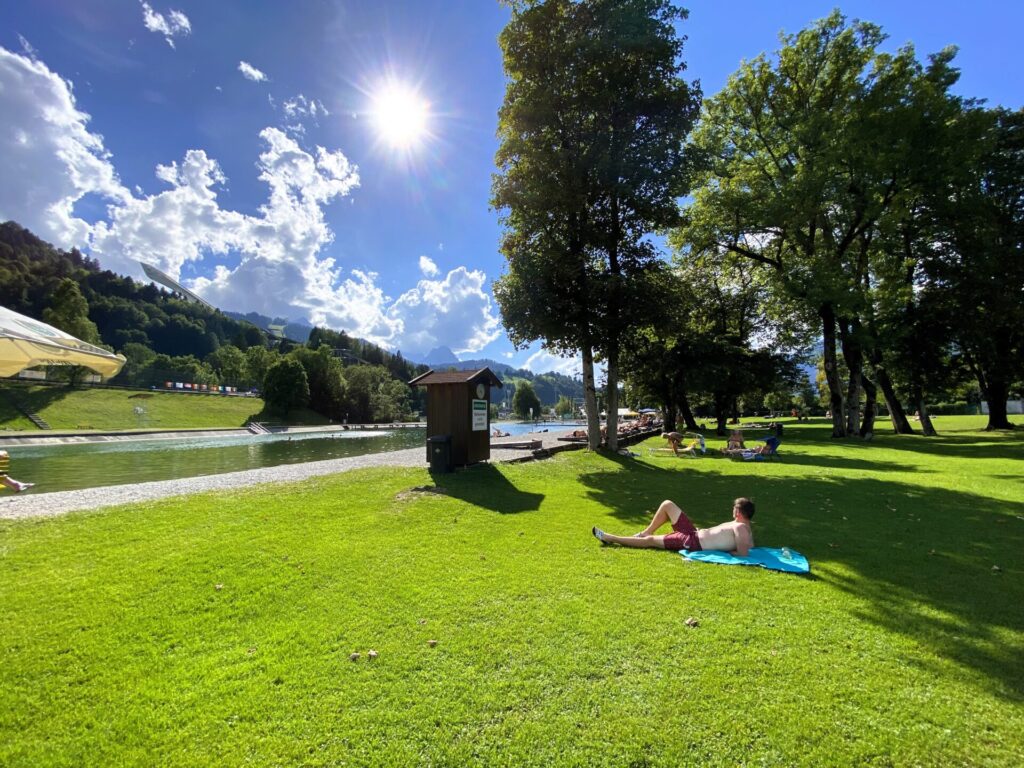 garmish partenkirchen spaní v autě parkování kainzenbad